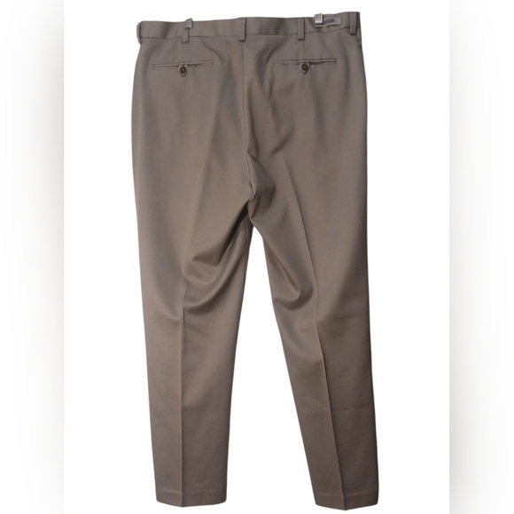 Roundtree & Yorke - Men's Casual Pants, Khaki, Comfort Waist "Ultimate Expander" - Picture 3 of 8